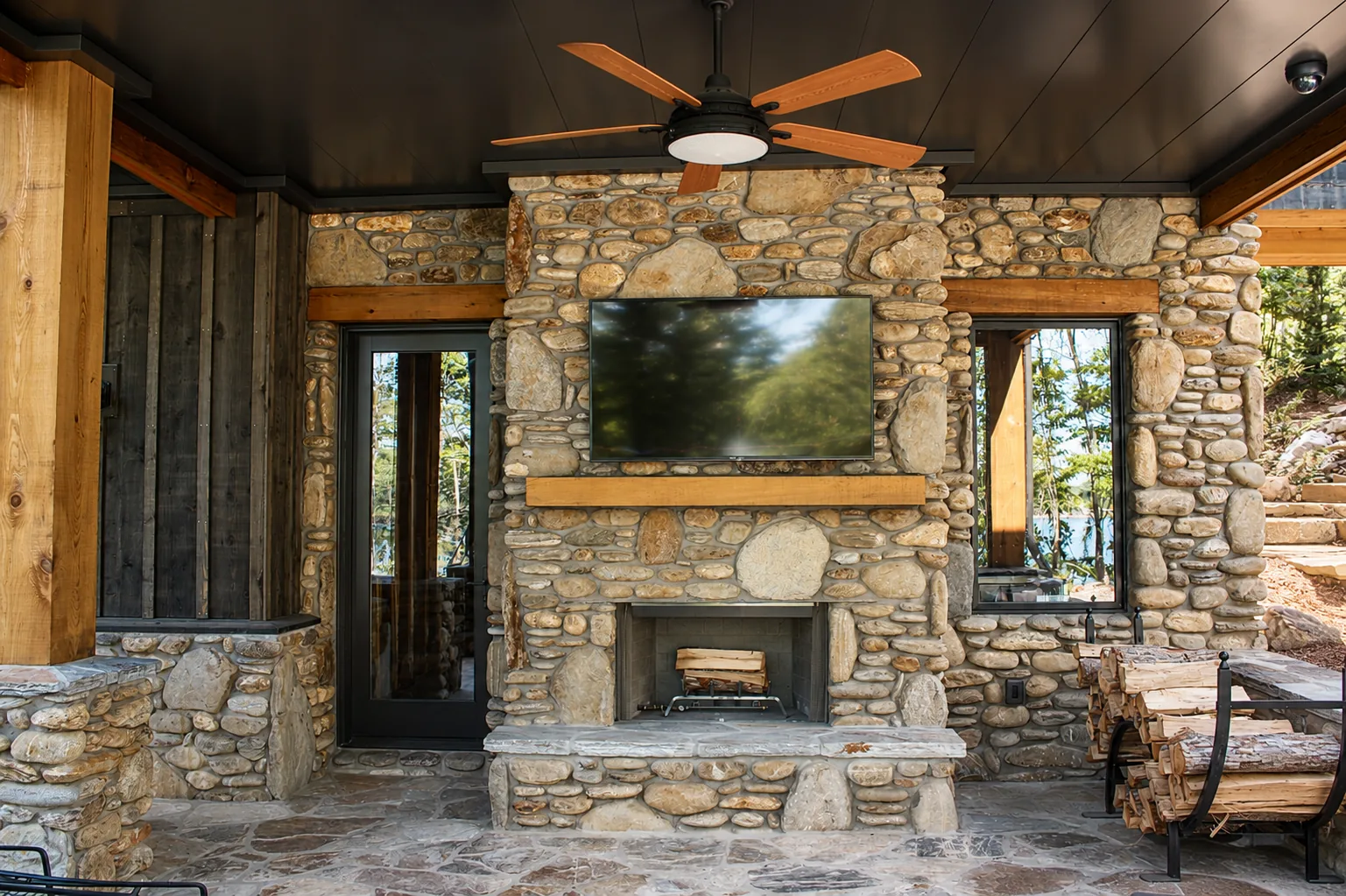 Custom luxury home patio and outdoor living area built by Higgins Building Group in Western North Carolina