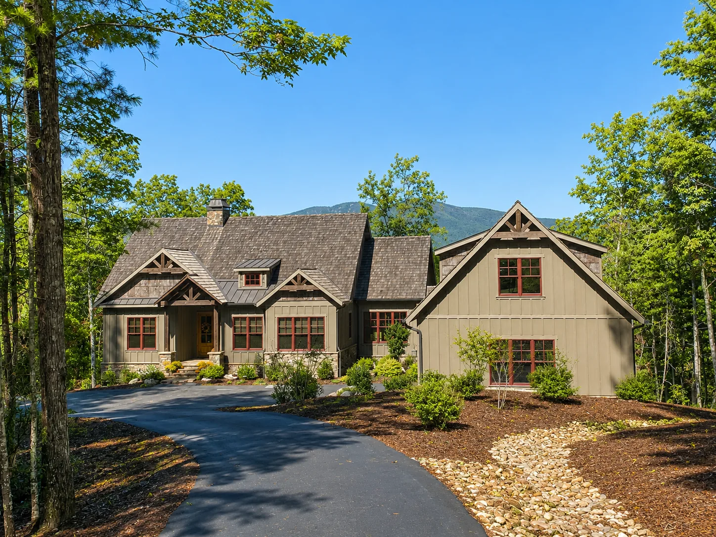 Custom luxury home exterior built by Higgins Building Group in Western North Carolina