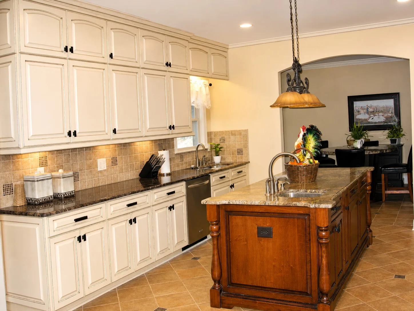 Custom kitchen in a custom home built by Higgins Building Group in Western North Carolina