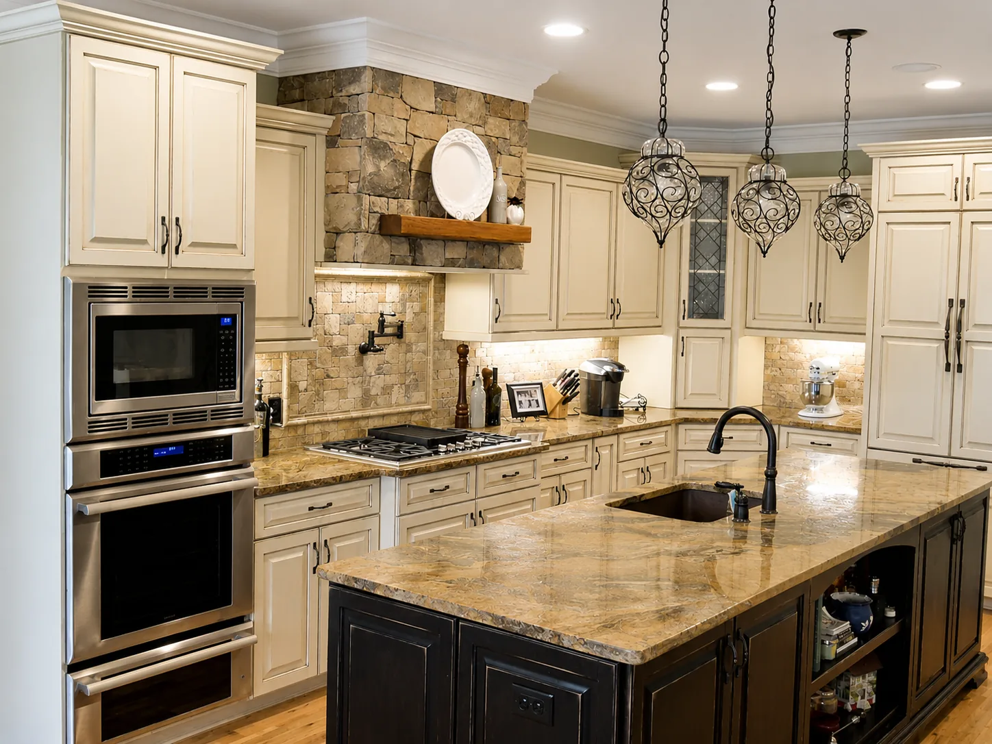 Custom kitchen in a custom home built by Higgins Building Group in Western North Carolina
